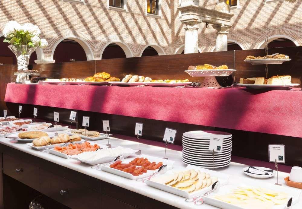 Ac Hotel Palacio De Santa Ana By Marriott Valladolid Exteriör bild A buffet at a hotel