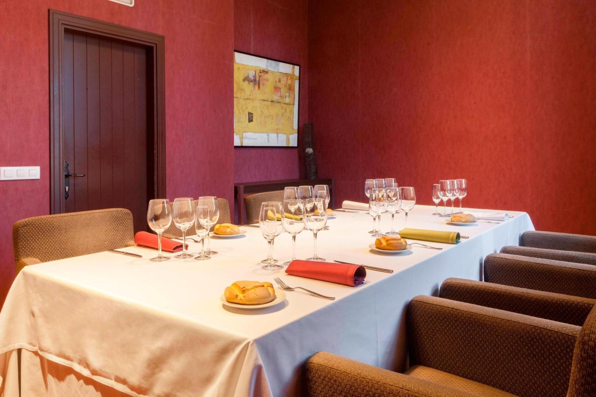 Ac Hotel Palacio De Santa Ana By Marriott Valladolid Exteriör bild Tasting room