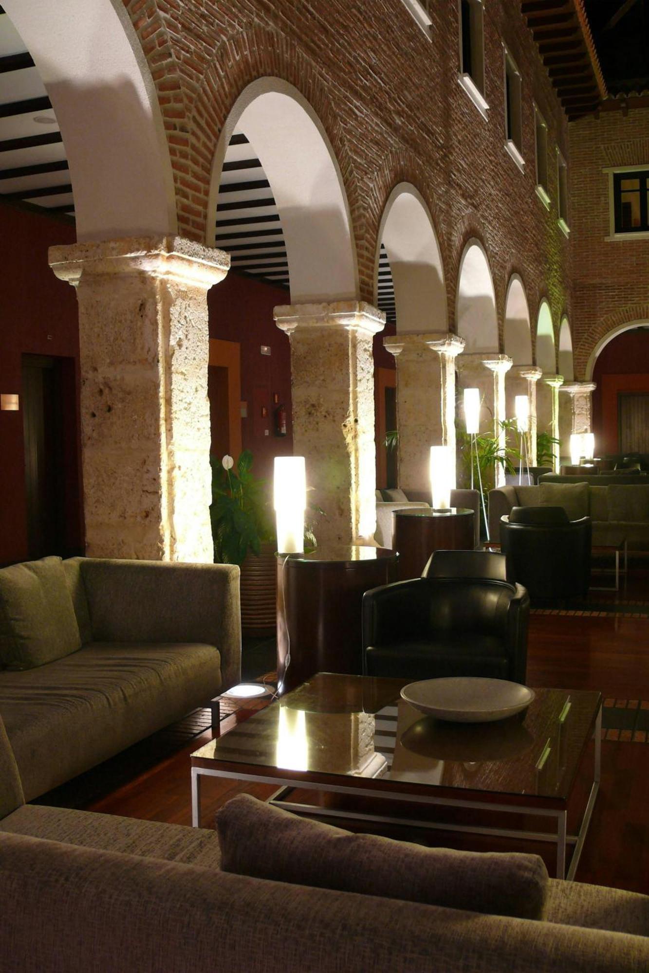 Ac Hotel Palacio De Santa Ana By Marriott Valladolid Exteriör bild The hotel's lobby