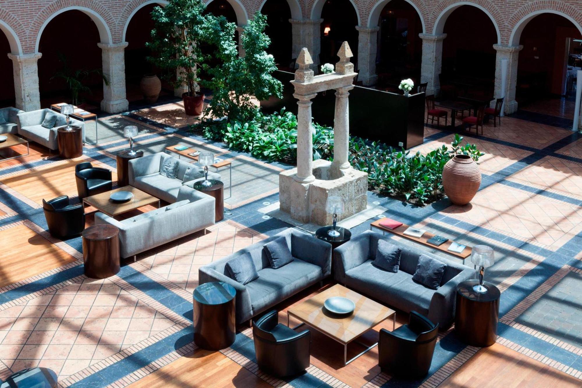 Ac Hotel Palacio De Santa Ana By Marriott Valladolid Exteriör bild The hotel's lobby