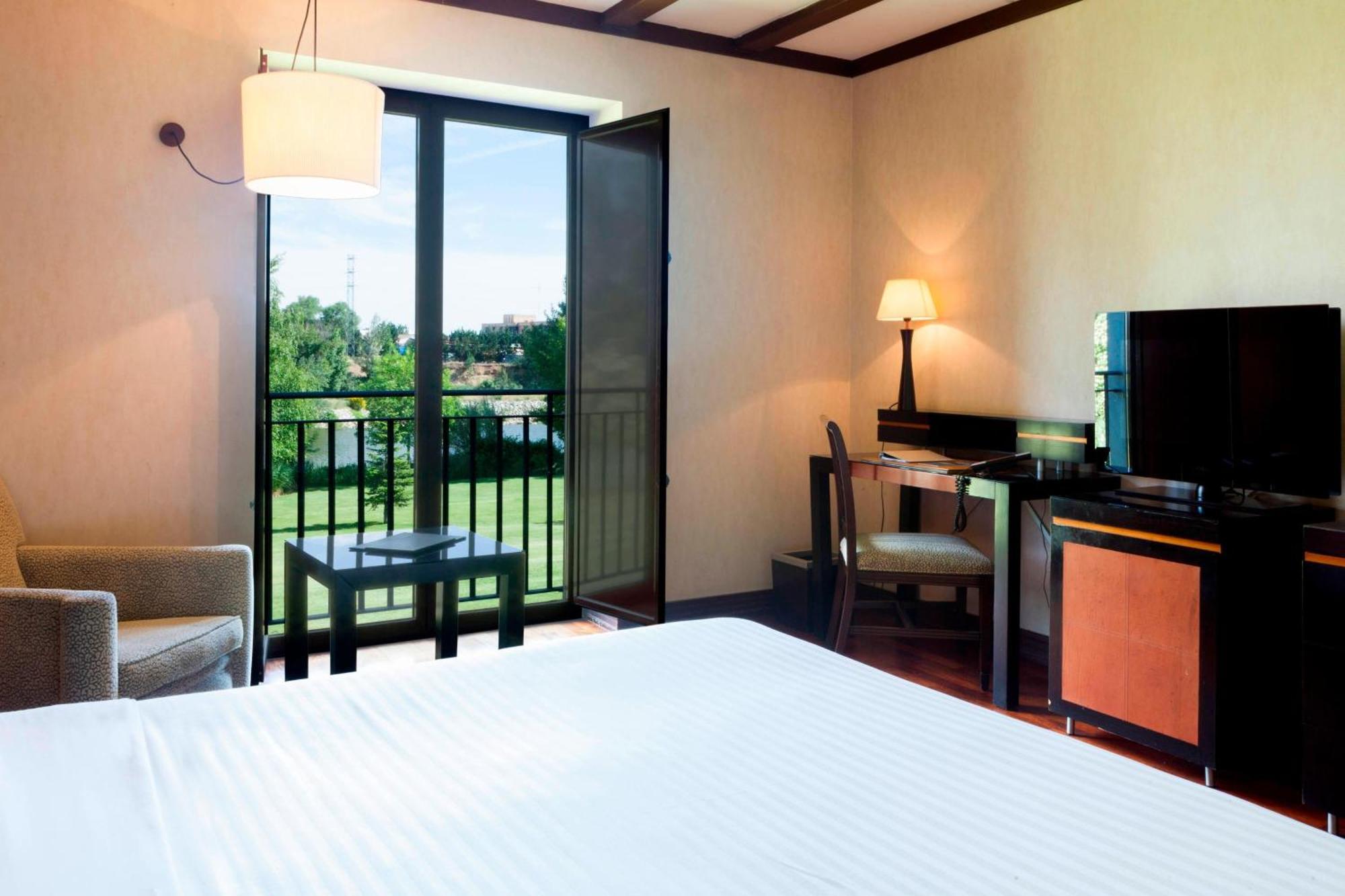 Ac Hotel Palacio De Santa Ana By Marriott Valladolid Exteriör bild A room at the hotel
