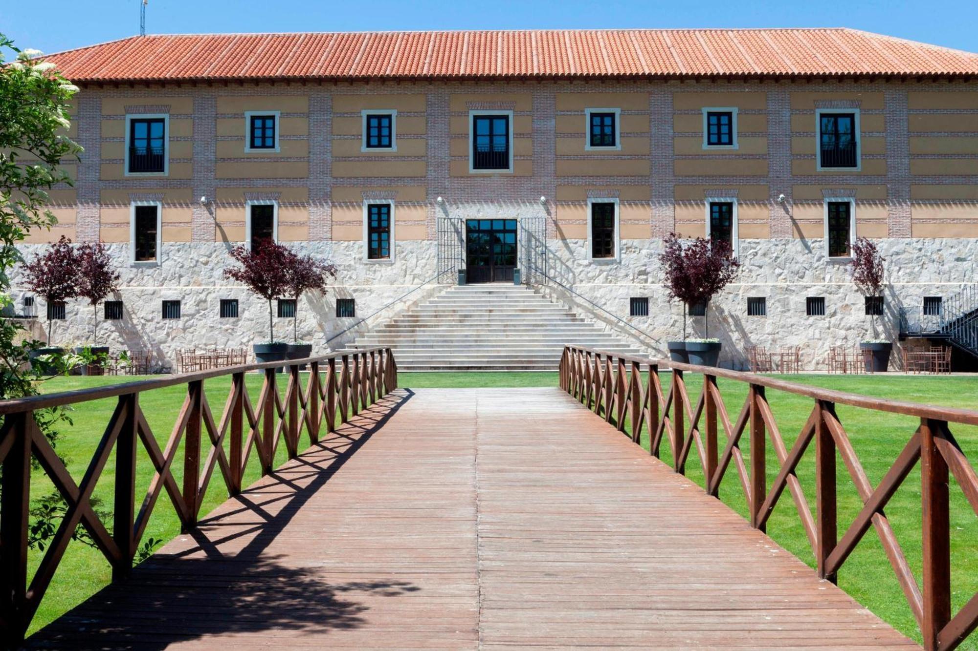 Ac Hotel Palacio De Santa Ana By Marriott Valladolid Exteriör bild The main building of the museum