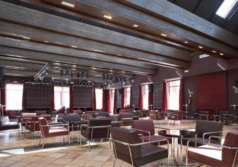 Ac Hotel Palacio De Santa Ana By Marriott Valladolid Inreriör bild The interior of the main conference hall